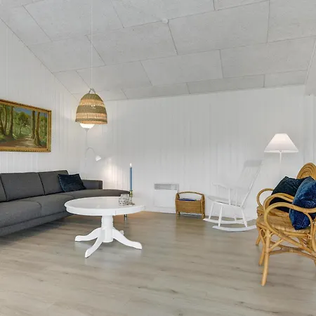 4 Bedroom Stunning In Holiday home