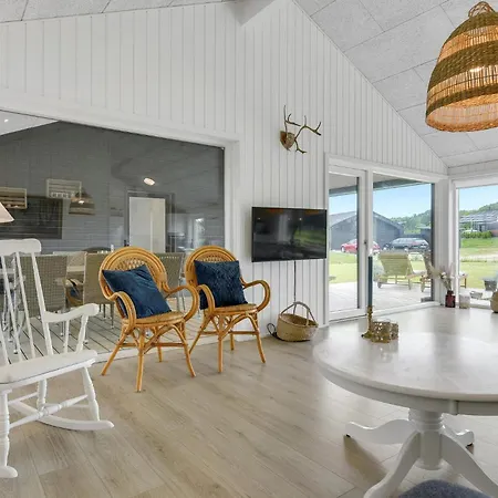 4 Bedroom Stunning In Holiday home