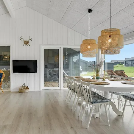 4 Bedroom Stunning In Holiday home