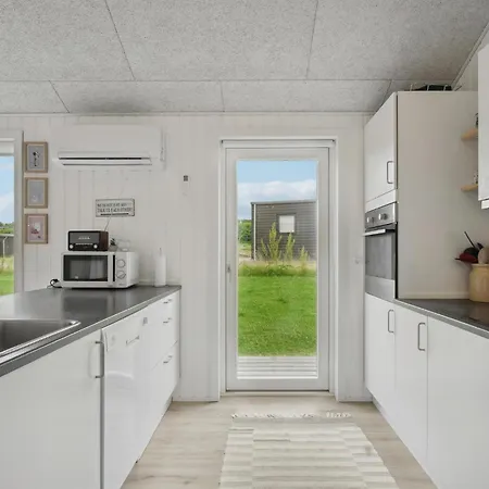 4 Bedroom Stunning In Holiday home