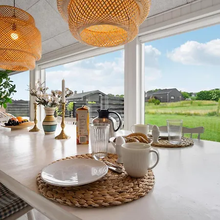 Holiday home 4 Bedroom Stunning In