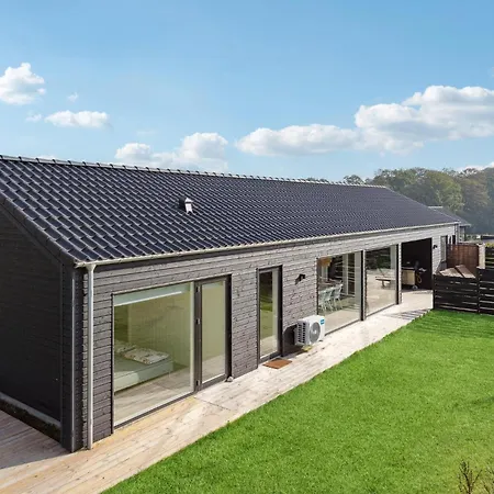 Holiday home 4 Bedroom Stunning In