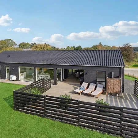 Holiday home 4 Bedroom Stunning In