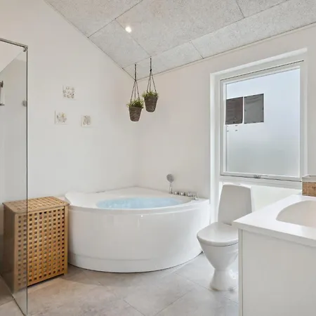 4 Bedroom Stunning In Holiday home *
