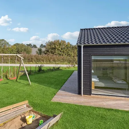 Holiday home 4 Bedroom Stunning In